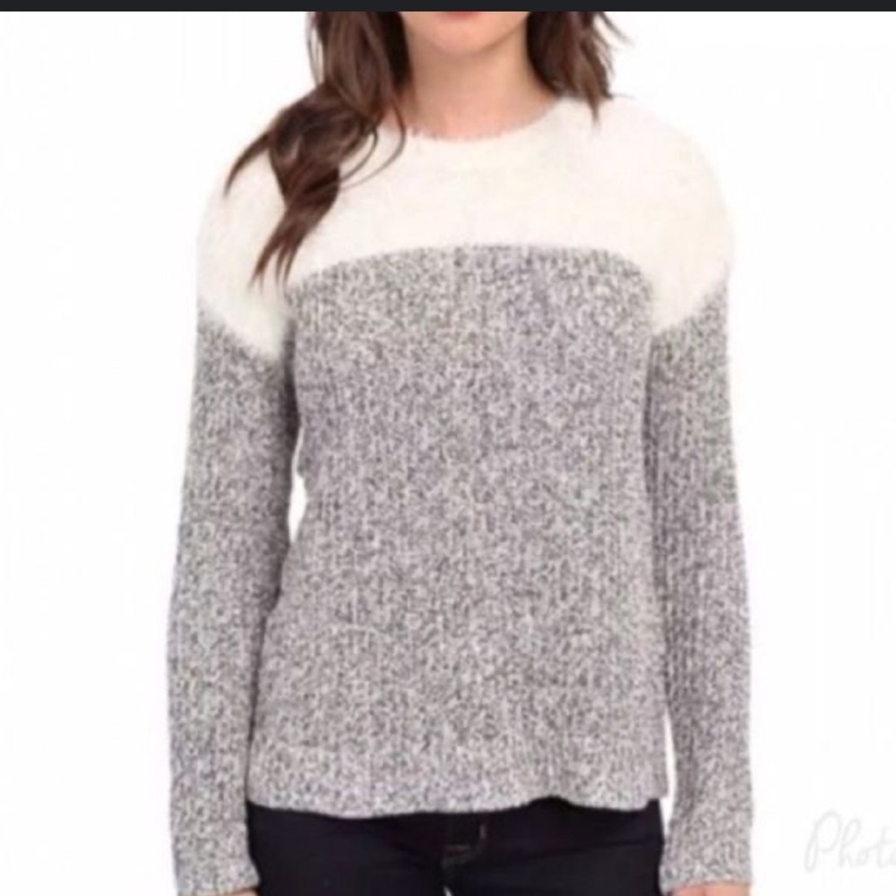 Vince Camuto Gray and Cream Crew Neck Sweater